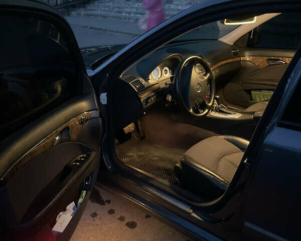 Сірий Мерседес Е-Клас, об'ємом двигуна 3 л та пробігом 296 тис. км за 8500 $, фото 18 на Automoto.ua
