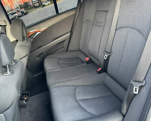 Серый Мерседес Е-Класс, объемом двигателя 1.8 л и пробегом 215 тыс. км за 7777 $, фото 11 на Automoto.ua