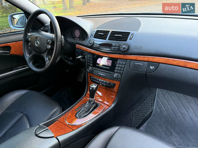Сірий Мерседес Е-Клас, об'ємом двигуна 1.8 л та пробігом 240 тис. км за 9000 $, фото 58 на Automoto.ua