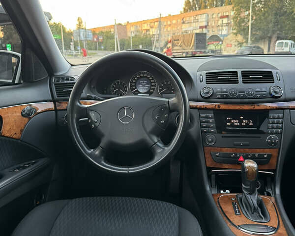 Серый Мерседес Е-Класс, объемом двигателя 1.8 л и пробегом 215 тыс. км за 7777 $, фото 12 на Automoto.ua