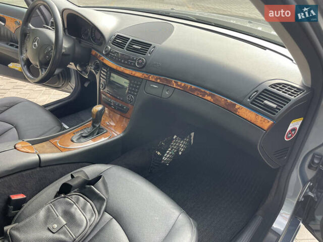 Сірий Мерседес Е-Клас, об'ємом двигуна 2.2 л та пробігом 263 тис. км за 9999 $, фото 17 на Automoto.ua