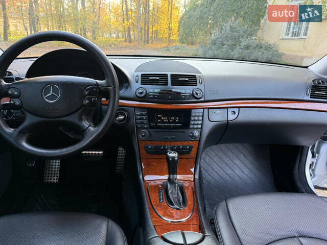 Сірий Мерседес Е-Клас, об'ємом двигуна 1.8 л та пробігом 240 тис. км за 9000 $, фото 44 на Automoto.ua