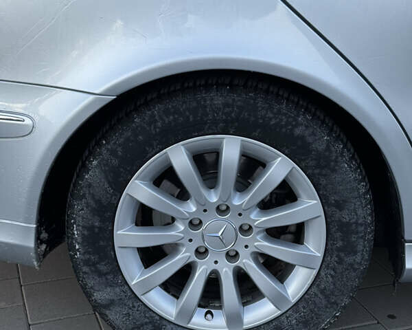 Сірий Мерседес Е-Клас, об'ємом двигуна 2.15 л та пробігом 295 тис. км за 9300 $, фото 5 на Automoto.ua