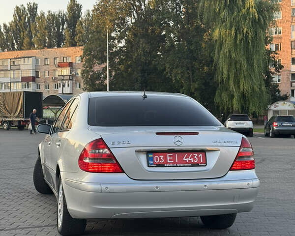 Серый Мерседес Е-Класс, объемом двигателя 1.8 л и пробегом 215 тыс. км за 7777 $, фото 3 на Automoto.ua