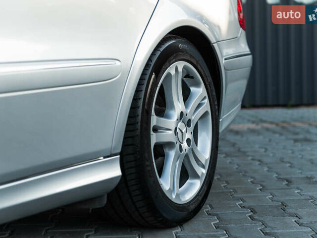 Мерседес Е-Клас 2006 у Мукачеве на Automoto.ua Сірий Мерседес Е-Клас, об'ємом двигуна 1.8 л та пробігом 79 тис. км за 25500 $, фото 3 на Automoto.ua