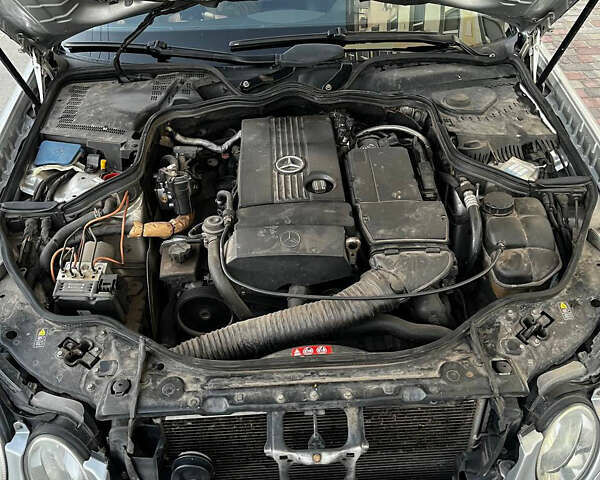 Серый Мерседес Е-Класс, объемом двигателя 1.8 л и пробегом 326 тыс. км за 8000 $, фото 21 на Automoto.ua