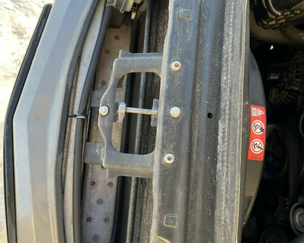 Сірий Мерседес Е-Клас, об'ємом двигуна 2.2 л та пробігом 253 тис. км за 11500 $, фото 31 на Automoto.ua