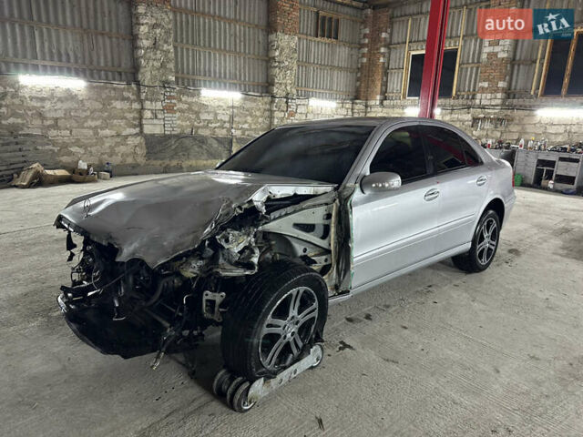 Сірий Мерседес Е-Клас, об'ємом двигуна 1.8 л та пробігом 373 тис. км за 2700 $, фото 1 на Automoto.ua