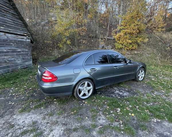 Сірий Мерседес Е-Клас, об'ємом двигуна 2.99 л та пробігом 295 тис. км за 9400 $, фото 8 на Automoto.ua