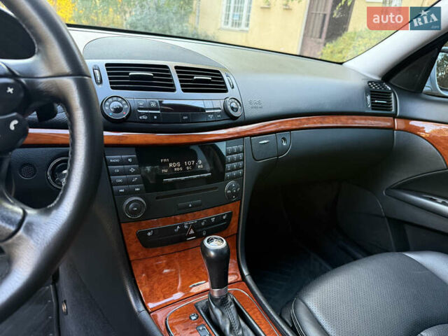 Сірий Мерседес Е-Клас, об'ємом двигуна 1.8 л та пробігом 240 тис. км за 9000 $, фото 47 на Automoto.ua