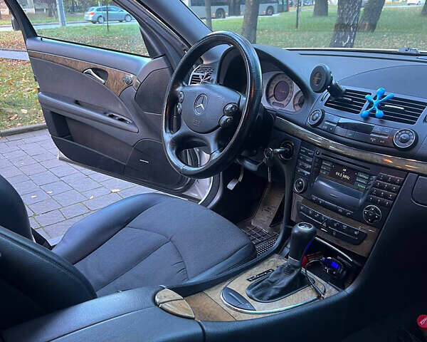 Мерседес Е-Клас 2006 у Львові на Automoto.ua Сірий Мерседес Е-Клас, об'ємом двигуна 2.2 л та пробігом 360 тис. км за 9499 $, фото 11 на Automoto.ua