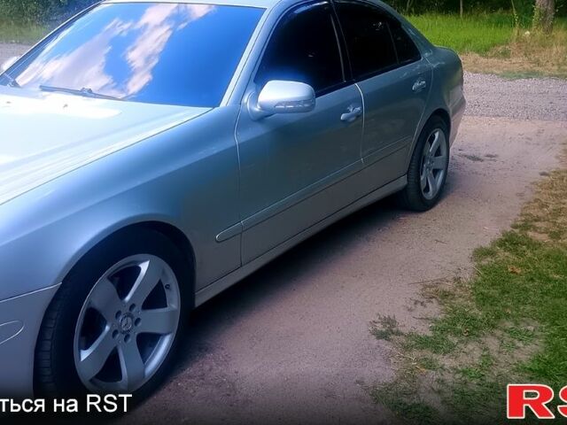 Серый Мерседес Е-Класс, объемом двигателя 2.1 л и пробегом 304 тыс. км за 7800 $, фото 2 на Automoto.ua