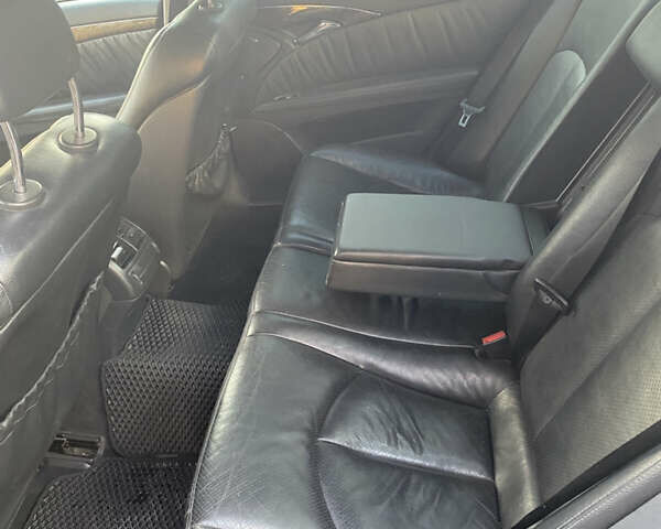 Серый Мерседес Е-Класс, объемом двигателя 3.23 л и пробегом 365 тыс. км за 6900 $, фото 18 на Automoto.ua