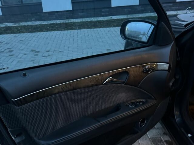 Сірий Мерседес Е-Клас, об'ємом двигуна 2.7 л та пробігом 327 тис. км за 4150 $, фото 11 на Automoto.ua