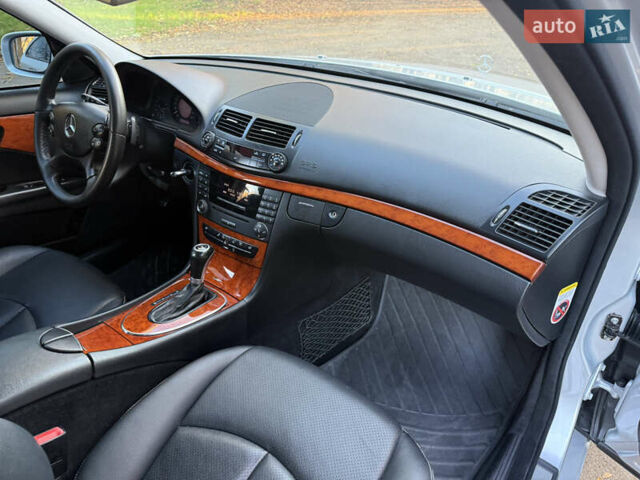 Сірий Мерседес Е-Клас, об'ємом двигуна 1.8 л та пробігом 240 тис. км за 9000 $, фото 61 на Automoto.ua