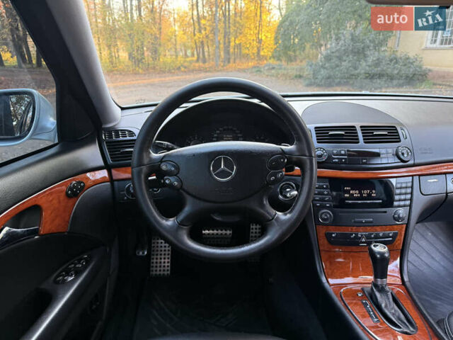 Сірий Мерседес Е-Клас, об'ємом двигуна 1.8 л та пробігом 240 тис. км за 9000 $, фото 45 на Automoto.ua