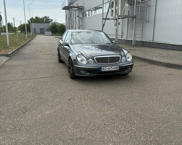 Серый Мерседес Е-Класс, объемом двигателя 3 л и пробегом 335 тыс. км за 9000 $, фото 1 на Automoto.ua
