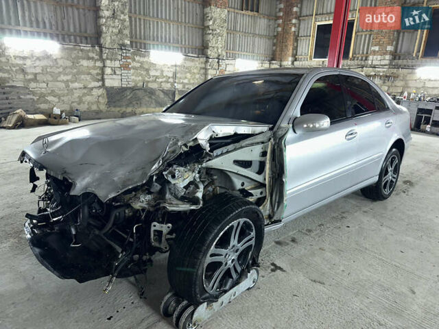 Сірий Мерседес Е-Клас, об'ємом двигуна 1.8 л та пробігом 373 тис. км за 2700 $, фото 12 на Automoto.ua