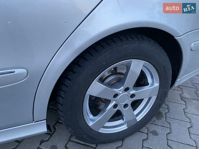 Мерседес Е-Клас 2006 у Чернівцях на Automoto.ua Сірий Мерседес Е-Клас, об'ємом двигуна 3.23 л та пробігом 330 тис. км за 6999 $, фото 10 на Automoto.ua