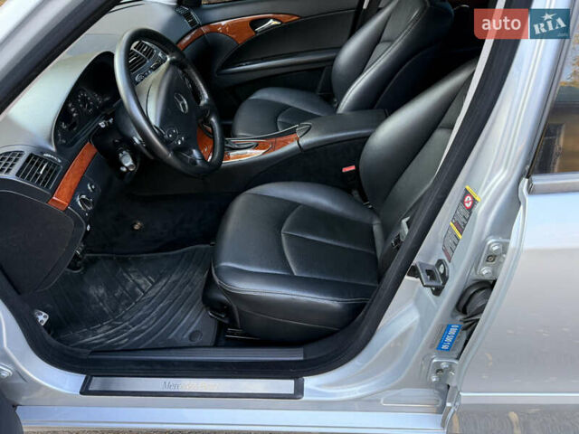 Сірий Мерседес Е-Клас, об'ємом двигуна 1.8 л та пробігом 240 тис. км за 9000 $, фото 38 на Automoto.ua