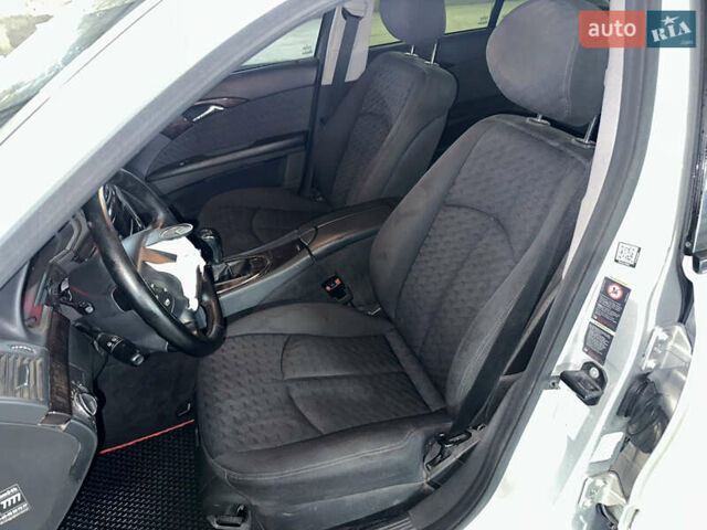 Сірий Мерседес Е-Клас, об'ємом двигуна 1.8 л та пробігом 373 тис. км за 2950 $, фото 5 на Automoto.ua