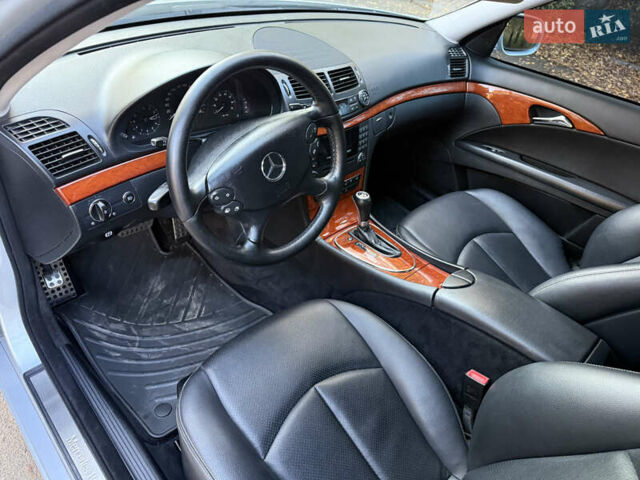 Сірий Мерседес Е-Клас, об'ємом двигуна 1.8 л та пробігом 240 тис. км за 9000 $, фото 49 на Automoto.ua