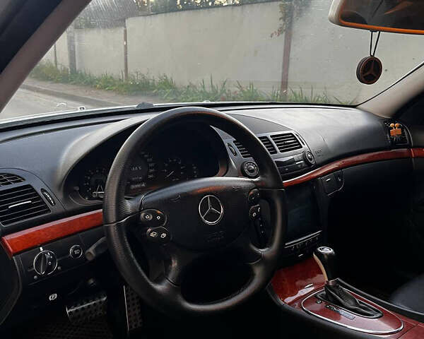 Серый Мерседес Е-Класс, объемом двигателя 1.8 л и пробегом 326 тыс. км за 8000 $, фото 12 на Automoto.ua