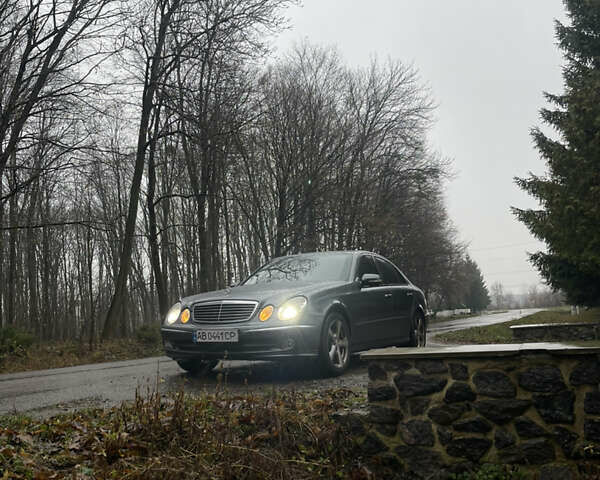 Серый Мерседес Е-Класс, объемом двигателя 3 л и пробегом 295 тыс. км за 9000 $, фото 2 на Automoto.ua