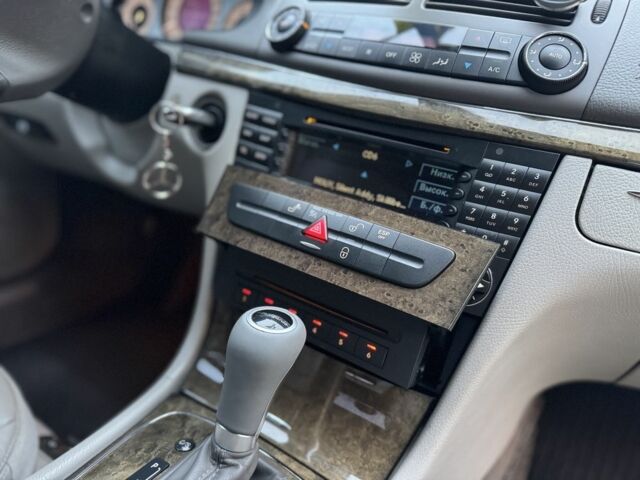 Сірий Мерседес Е-Клас, об'ємом двигуна 2.1 л та пробігом 270 тис. км за 11900 $, фото 11 на Automoto.ua