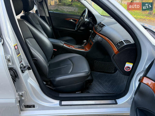 Сірий Мерседес Е-Клас, об'ємом двигуна 1.8 л та пробігом 240 тис. км за 9000 $, фото 65 на Automoto.ua