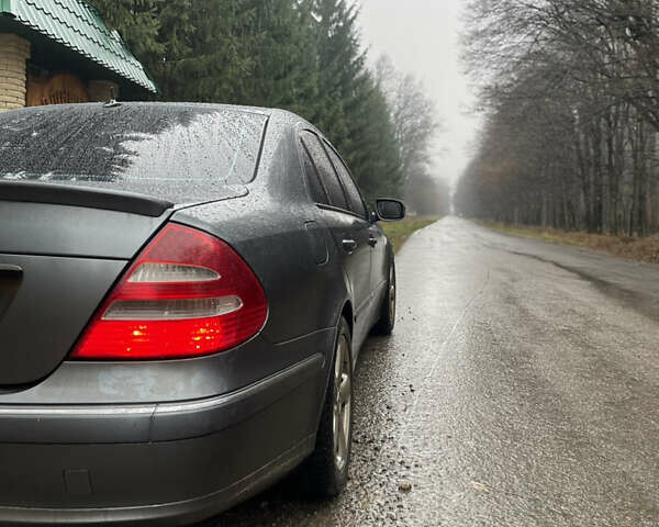 Серый Мерседес Е-Класс, объемом двигателя 3 л и пробегом 295 тыс. км за 9000 $, фото 5 на Automoto.ua