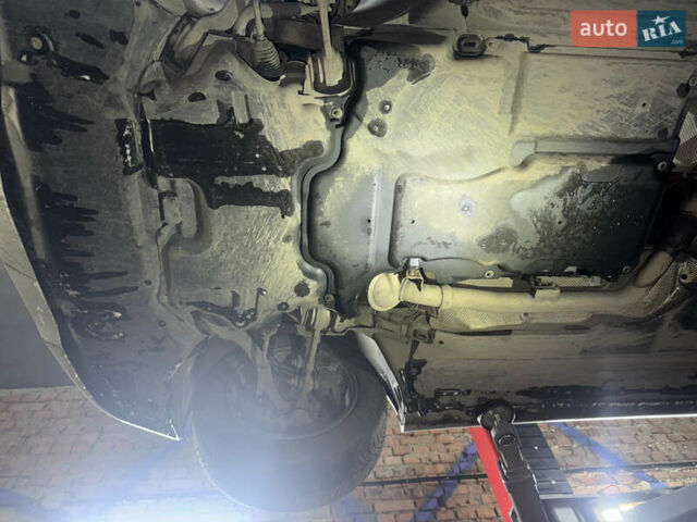 Сірий Мерседес Е-Клас, об'ємом двигуна 2.15 л та пробігом 295 тис. км за 9300 $, фото 16 на Automoto.ua