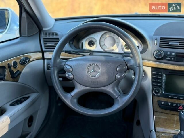 Сірий Мерседес Е-Клас, об'ємом двигуна 3.5 л та пробігом 322 тис. км за 5699 $, фото 44 на Automoto.ua