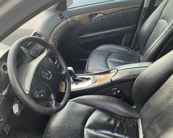 Серый Мерседес Е-Класс, объемом двигателя 3.23 л и пробегом 365 тыс. км за 6900 $, фото 16 на Automoto.ua