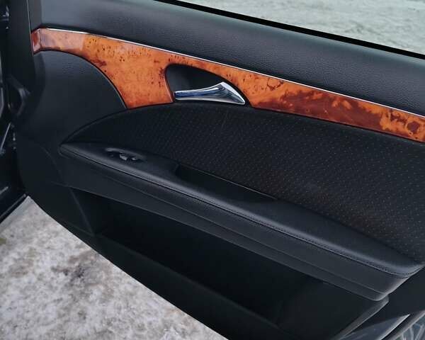 Серый Мерседес Е-Класс, объемом двигателя 3 л и пробегом 364 тыс. км за 7900 $, фото 17 на Automoto.ua