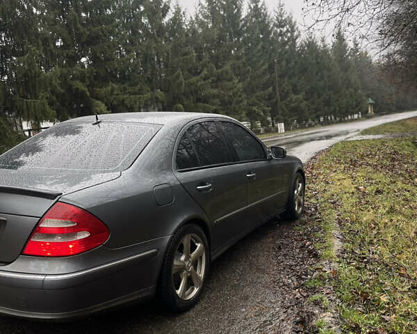 Серый Мерседес Е-Класс, объемом двигателя 3 л и пробегом 295 тыс. км за 9000 $, фото 13 на Automoto.ua