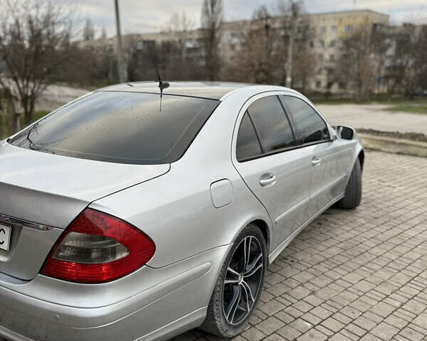 Сірий Мерседес Е-Клас, об'ємом двигуна 2.15 л та пробігом 325 тис. км за 7500 $, фото 4 на Automoto.ua