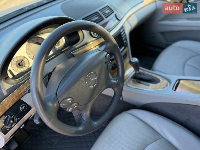 Сірий Мерседес Е-Клас, об'ємом двигуна 3.5 л та пробігом 322 тис. км за 5699 $, фото 56 на Automoto.ua