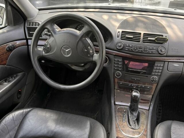 Сірий Мерседес Е-Клас, об'ємом двигуна 2.2 л та пробігом 400 тис. км за 1000 $, фото 6 на Automoto.ua