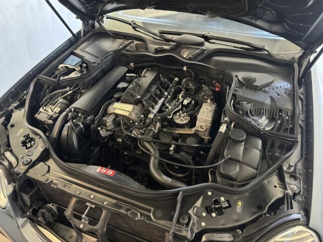 Сірий Мерседес Е-Клас, об'ємом двигуна 2.1 л та пробігом 270 тис. км за 11900 $, фото 4 на Automoto.ua