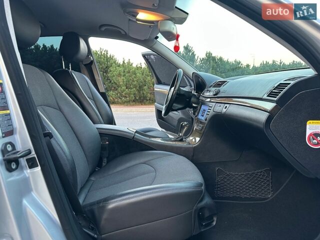 Сірий Мерседес Е-Клас, об'ємом двигуна 3 л та пробігом 225 тис. км за 9300 $, фото 25 на Automoto.ua