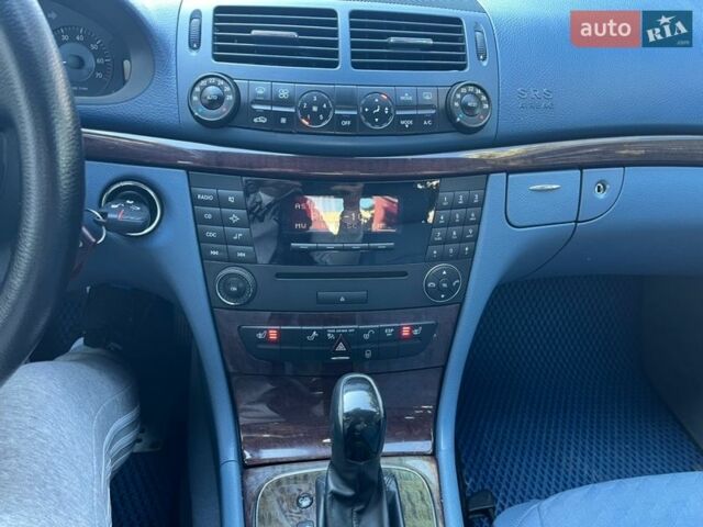 Сірий Мерседес Е-Клас, об'ємом двигуна 1.8 л та пробігом 257 тис. км за 6950 $, фото 30 на Automoto.ua