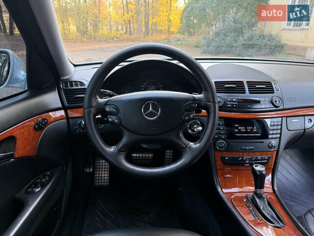 Сірий Мерседес Е-Клас, об'ємом двигуна 1.8 л та пробігом 240 тис. км за 9000 $, фото 40 на Automoto.ua