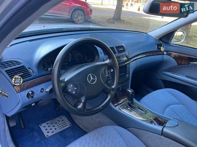 Серый Мерседес Е-Класс, объемом двигателя 1.8 л и пробегом 255 тыс. км за 7150 $, фото 29 на Automoto.ua