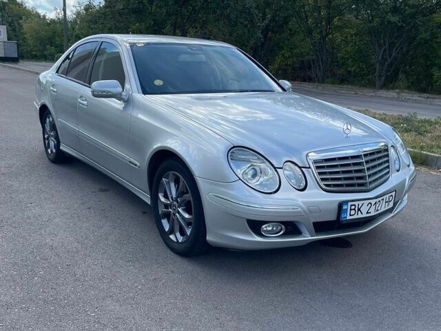 Сірий Мерседес Е-Клас, об'ємом двигуна 3 л та пробігом 362 тис. км за 9400 $, фото 2 на Automoto.ua