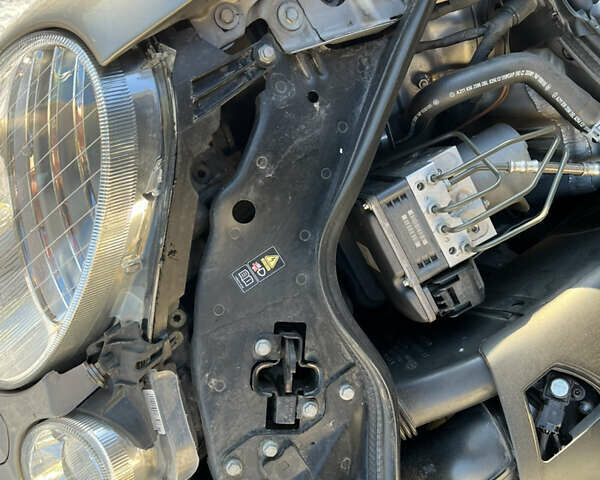 Сірий Мерседес Е-Клас, об'ємом двигуна 2.2 л та пробігом 253 тис. км за 11500 $, фото 28 на Automoto.ua