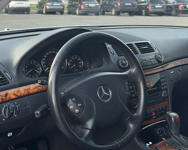 Серый Мерседес Е-Класс, объемом двигателя 1.8 л и пробегом 215 тыс. км за 7777 $, фото 8 на Automoto.ua