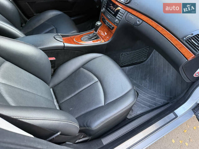 Сірий Мерседес Е-Клас, об'ємом двигуна 1.8 л та пробігом 240 тис. км за 9000 $, фото 59 на Automoto.ua