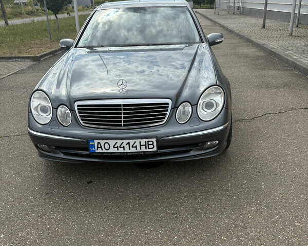 Серый Мерседес Е-Класс, объемом двигателя 3 л и пробегом 335 тыс. км за 9000 $, фото 5 на Automoto.ua