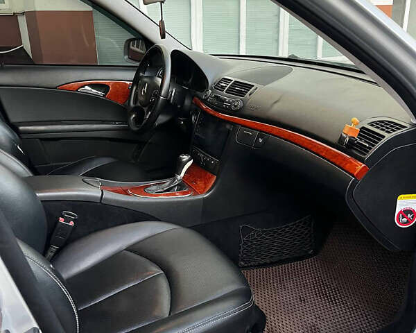 Серый Мерседес Е-Класс, объемом двигателя 1.8 л и пробегом 326 тыс. км за 8000 $, фото 17 на Automoto.ua